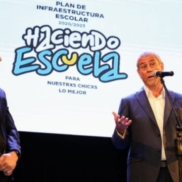 Ferraresi y Nicolás Trotta entregaron subsidios a escuelas de Avellaneda