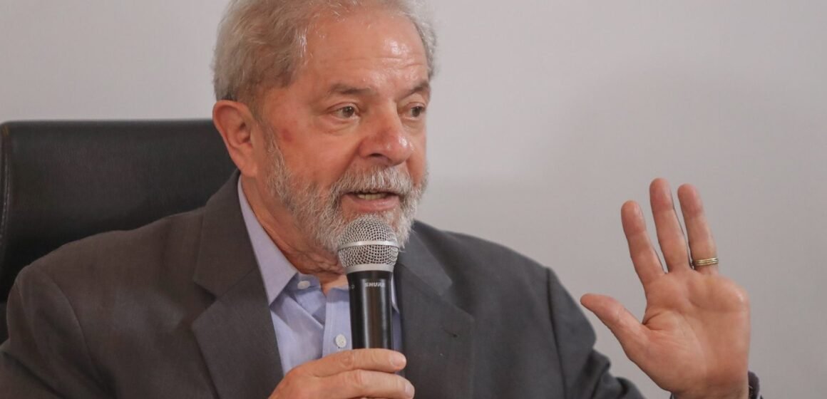 Lula recibe ciudadanía de honor de París por lucha contra inequidad