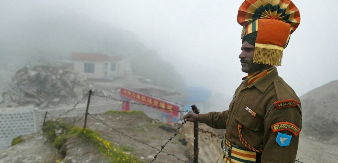Altas estacas, India y China se plantan en su frontera con el Himalaya