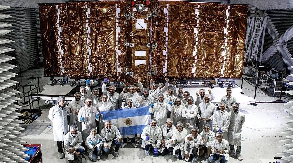 Una historia de 26 años de ciencia argentina de primer nivel viaja con el Saocom 1B al espacio
