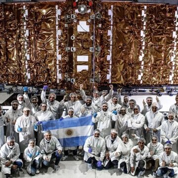 Una historia de 26 años de ciencia argentina de primer nivel viaja con el Saocom 1B al espacio