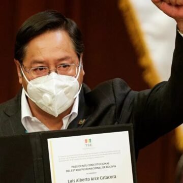 Tribunal Supremo Electoral de Bolivia acredita a Luis Arce