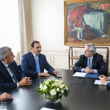 Alberto Fernández se reunió con Gustavo Valdés para analizar la situación epidemiológica y las obras públicas