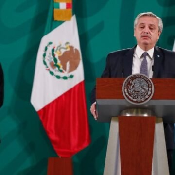 El Presidente se refirió a la vacunación en la conferencia dada en México