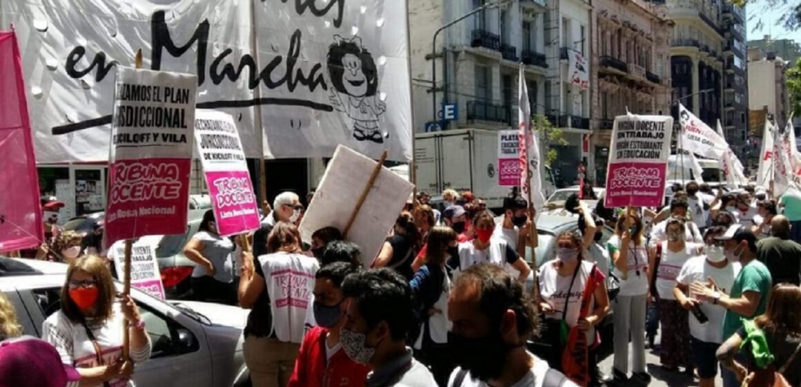 Protestas tras el fallecimiento de un docente en CABA a causa de Covid-19