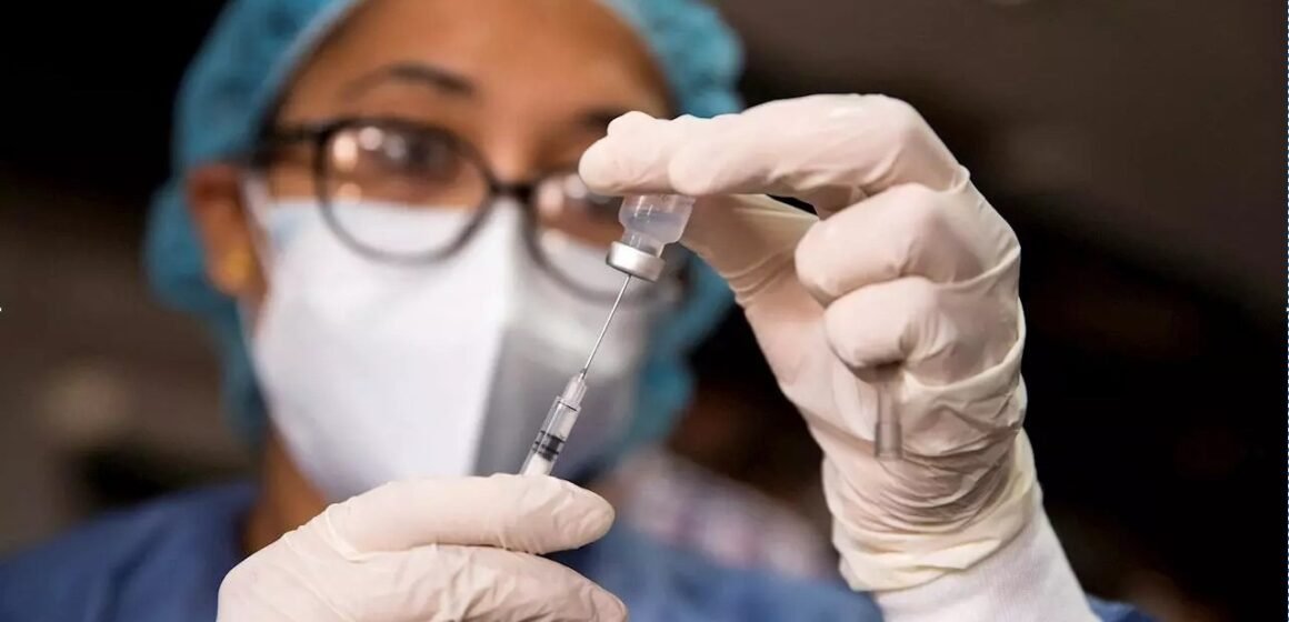 Ya son más de 2 millones y medio las personas vacunadas con la primera dosis
