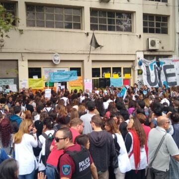 Docentes porteños paran en rechazo al fallo y afirman alto acatamiento