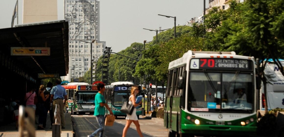 La UTA anunció un paro nacional de colectivos para el lunes