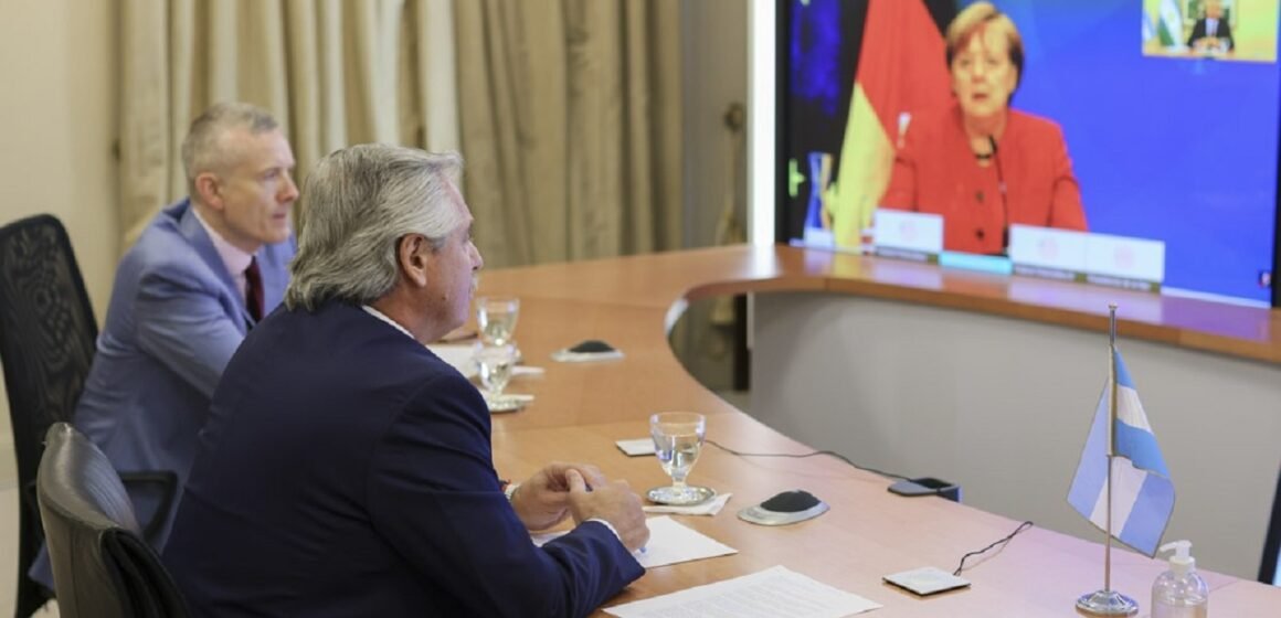 El Presidente mantuvo una reunión con Ángela Merkel por videoconferencia