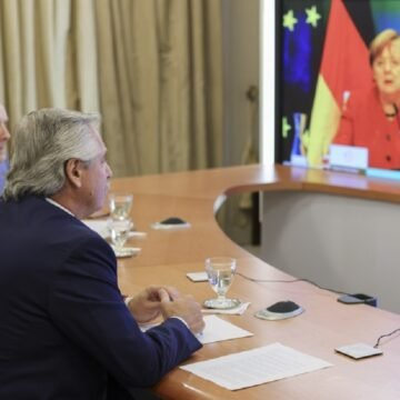 El Presidente mantuvo una reunión con Ángela Merkel por videoconferencia