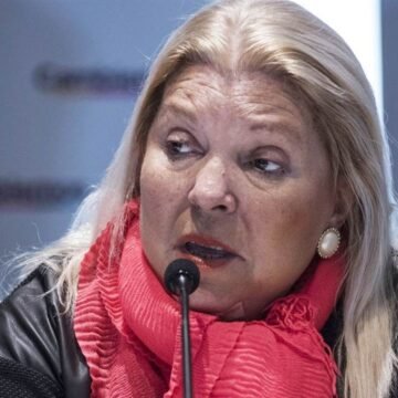 Elisa Carrió se vacuno en Argentina contra el Covid a pesar de haber denunciado “envenenamiento”