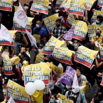Legisladores y manifestantes dialogaron en Colombia