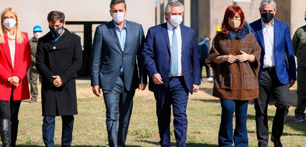 El Presidente encabezó un acto en Ensenada junto a Cristina Kirchner, Axel Kicillof y Sergio Massa