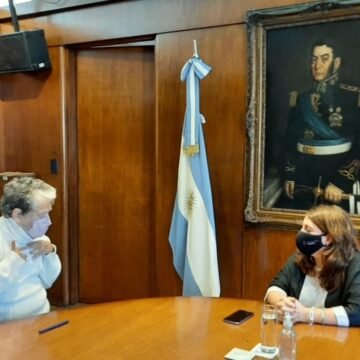 El Ministerio de Salud recibió a quienes reclamaban vacunas para personas con discapacidades