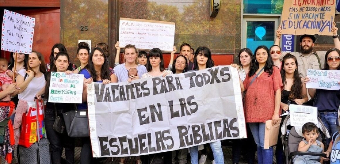 Familias porteñas denuncian quita de vacantes y faltas por no enviar a sus hijos a la escuela