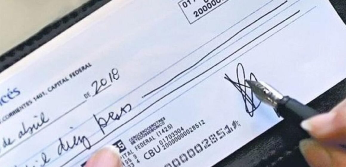 Eximen del pago del impuesto al cheque a los monotributistas