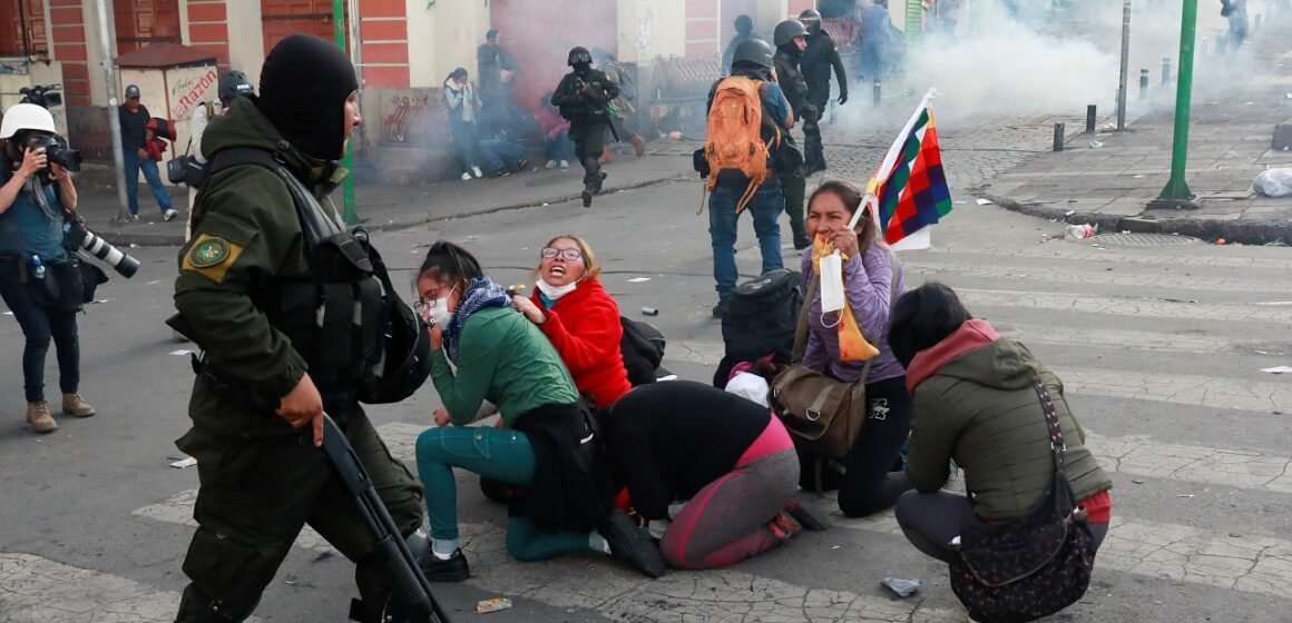 La policía boliviana confirmó que encontraron las armas que envió Macri en sus depósitos