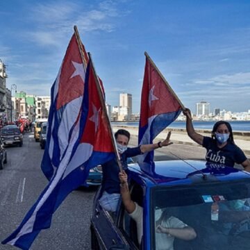 Cuba: Caravana “por la paz, el amor y la solidaridad” recorrió La Habana