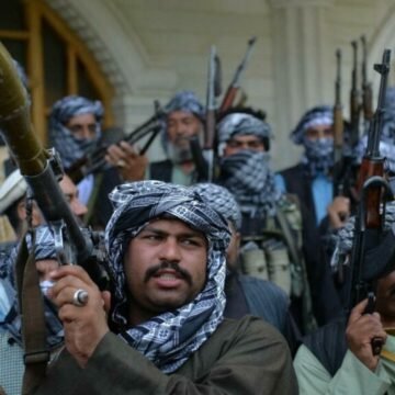 Los talibanes afirman que tomarán el control del aeropuerto de Kabul