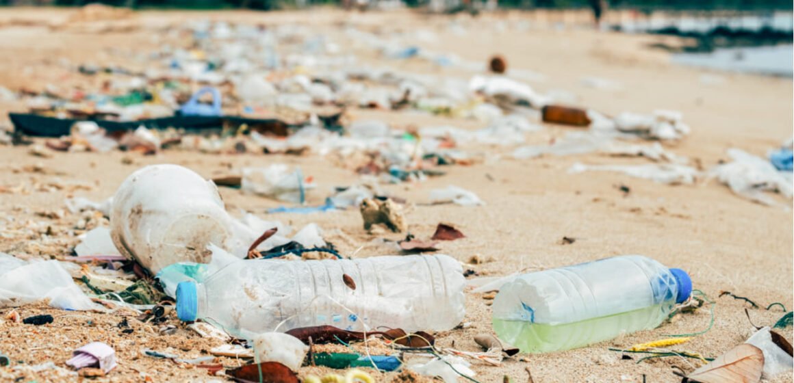 La contaminación del plástico le costó al mundo 3,7 billones de dólares en un año