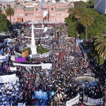 Organizaciones sociales y militantes llenaron Plaza de Mayo por el Día de la Lealtad