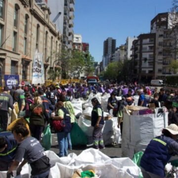 La oposición y el sector empresarial rechazan la Ley de Envases