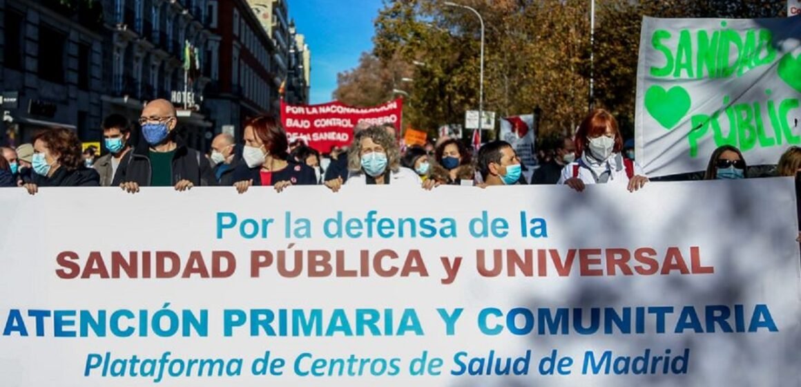 Masiva movilización en España en defensa de la salud pública