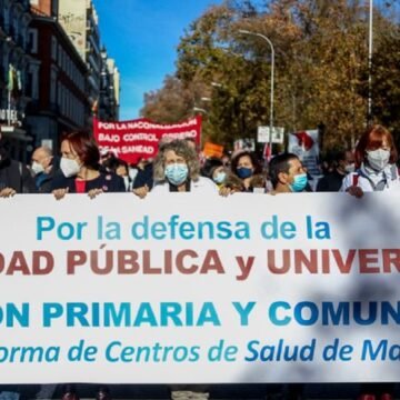 Masiva movilización en España en defensa de la salud pública