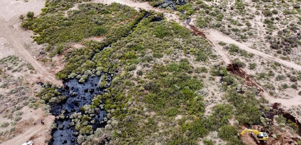 Contienen un gran derrame de petróleo en una zona productiva de Río Negro