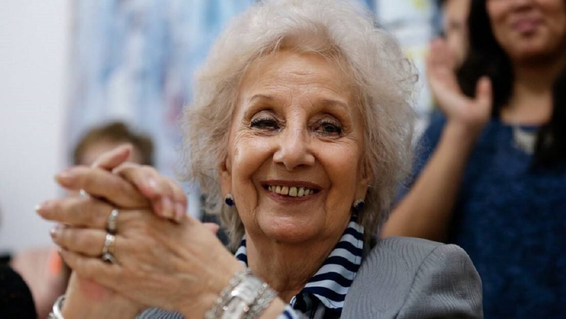 Abuelas de Plaza de Mayo reclamó medidas contra el negacionismo de Milei