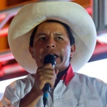 Perú: Castillo invitó a la oposición a dialogar tras burlar otro pedido de destitución