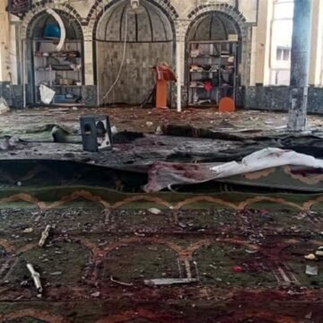 Al menos 33 civiles muertos y 43 heridos por una bomba en una mezquita de Afganistán