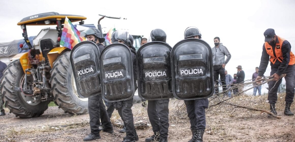 Represión y desalojo a comunidad campesina indígena en Santiago del Estero