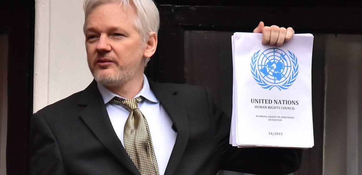 El gobierno britanico aprobó la extradición de Julian Assange a EE.UU.