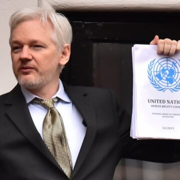 El gobierno britanico aprobó la extradición de Julian Assange a EE.UU.