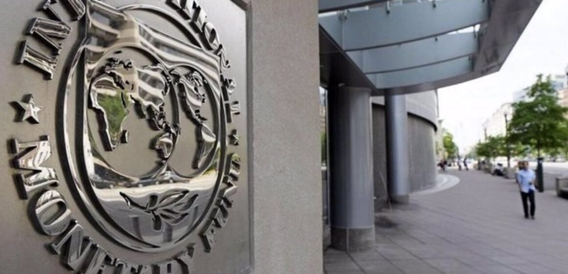 El FMI aprobó la octava revisión y desembolsará 800 millones de dólares