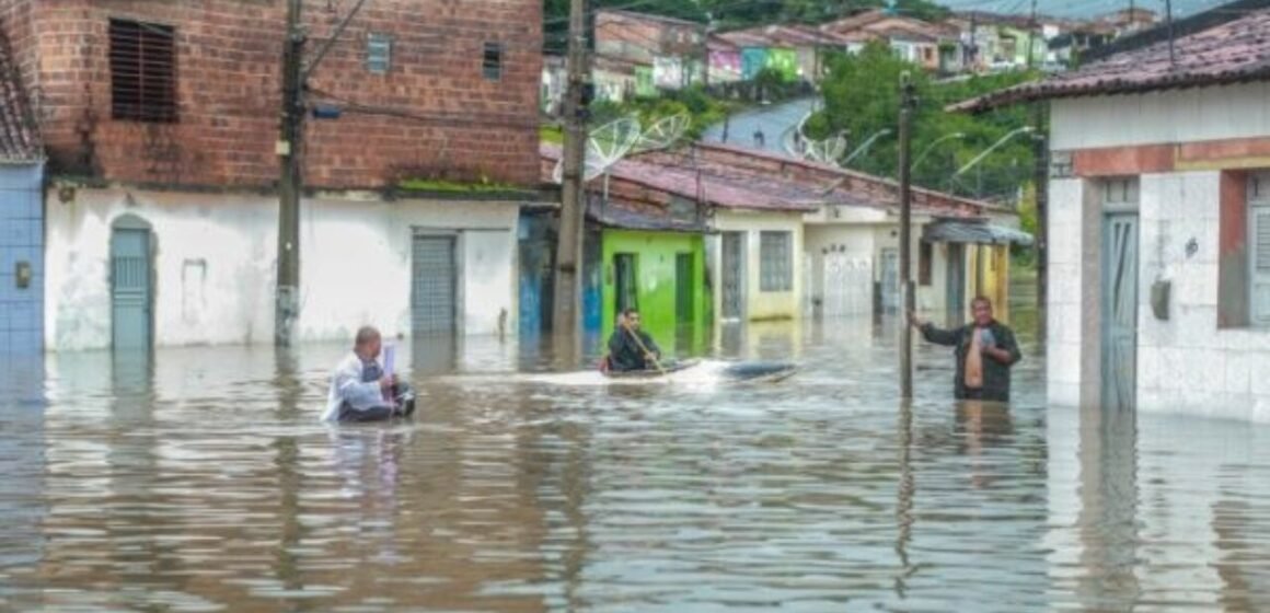 Intensas lluvias causan más de 100 muertes en Brasil
