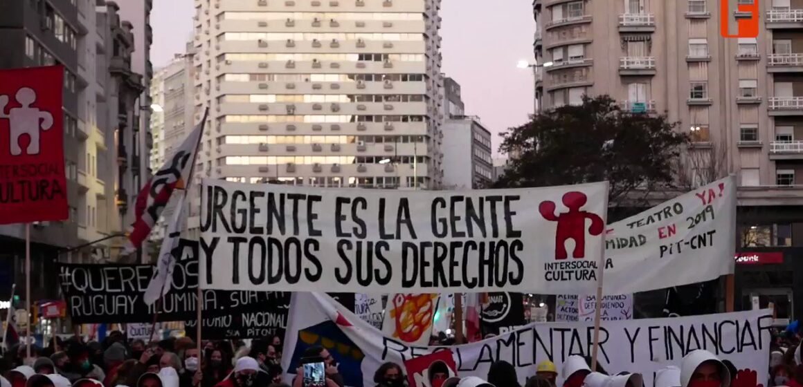 Uruguay: Una multitud se movilizó contra las políticas económicas del gobierno