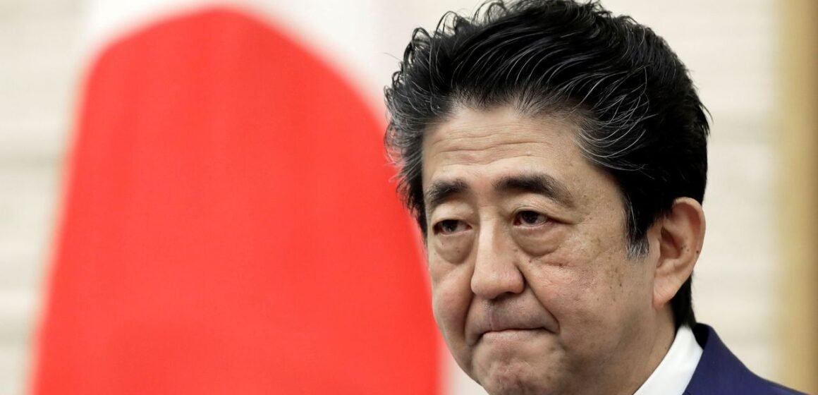 Asesinaron al ex primer ministro japonés Shinzo Abe en pleno acto