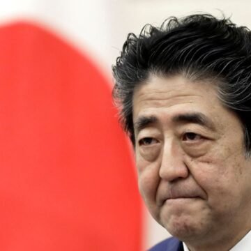 Asesinaron al ex primer ministro japonés Shinzo Abe en pleno acto