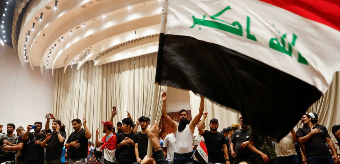 Aumentaron las protestas en Irak y ocuparon el Parlamento por segundo día seguido