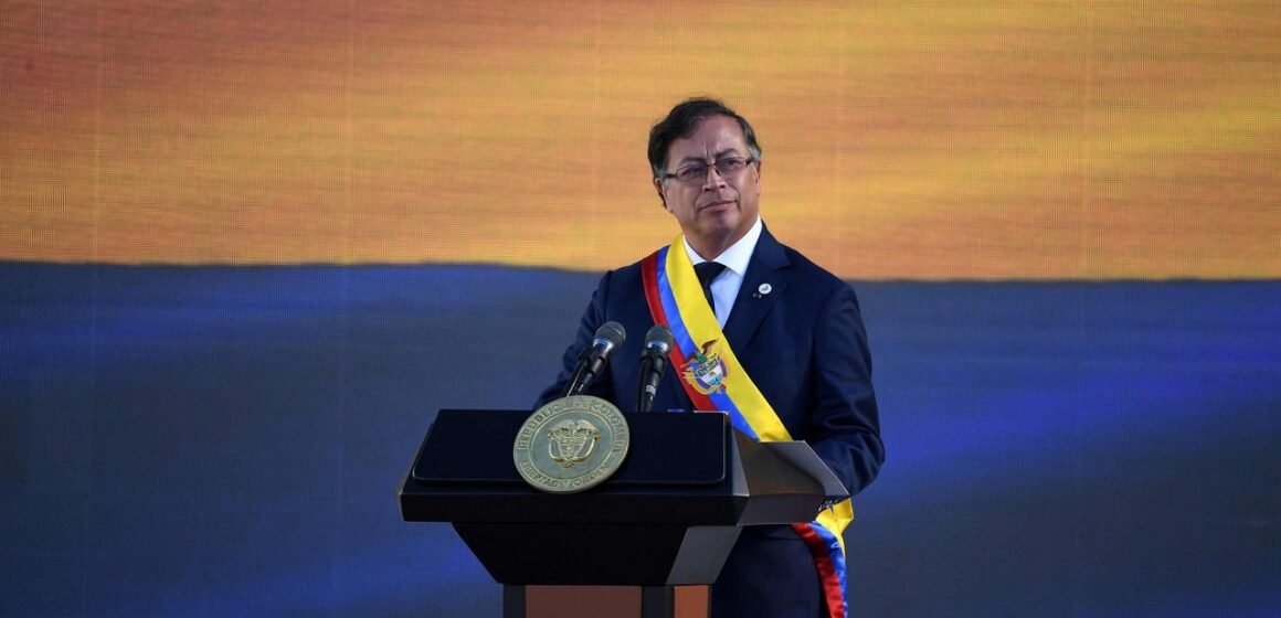 Gustavo Petro asumió como presidente de Colombia