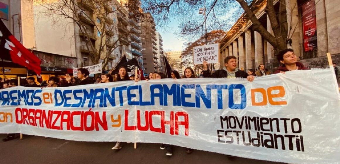 Organizaciones estudiantiles de Uruguay marcharon en defensa de la educación pública