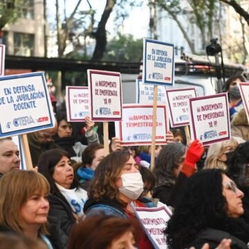 Huelga docente por mejoras salariales y contra la “criminalización” de protestas