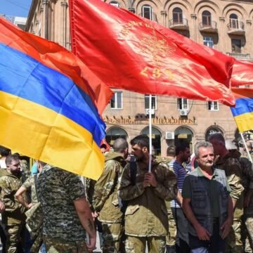 Crecen los muertos en combates en la región disputada por Armenia y Azerbaiyán