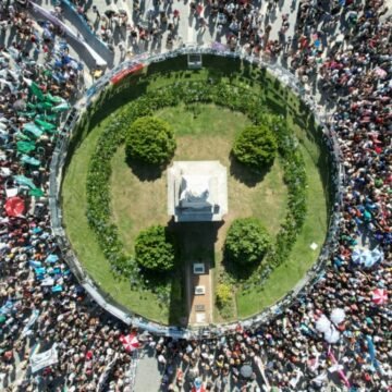 El último adiós a Hebe de Bonafini con una plaza colmada