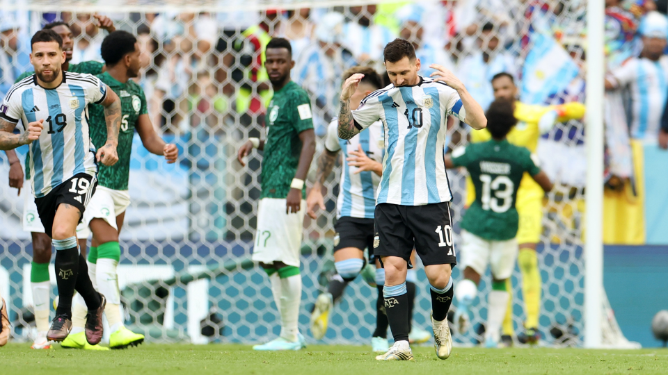 Argentina cayó 2 a 1 ante Arabia Saudita en su debut en Qatar