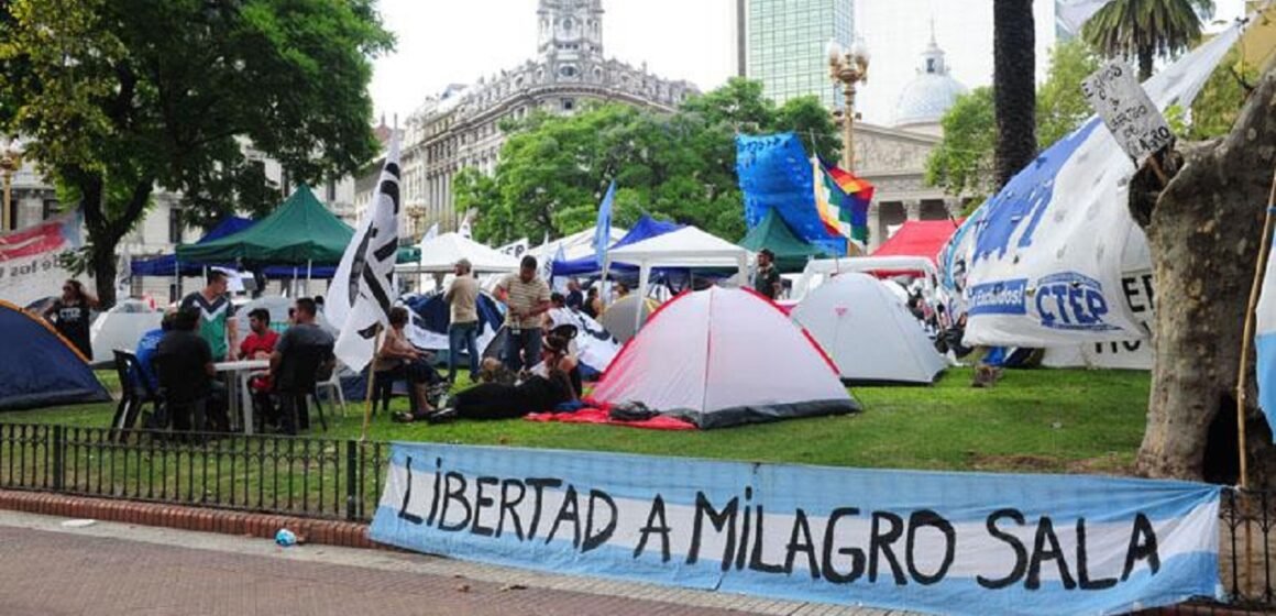 Acampan en Plaza de Mayo para pedir el indulto presidencial a Milagro Sala