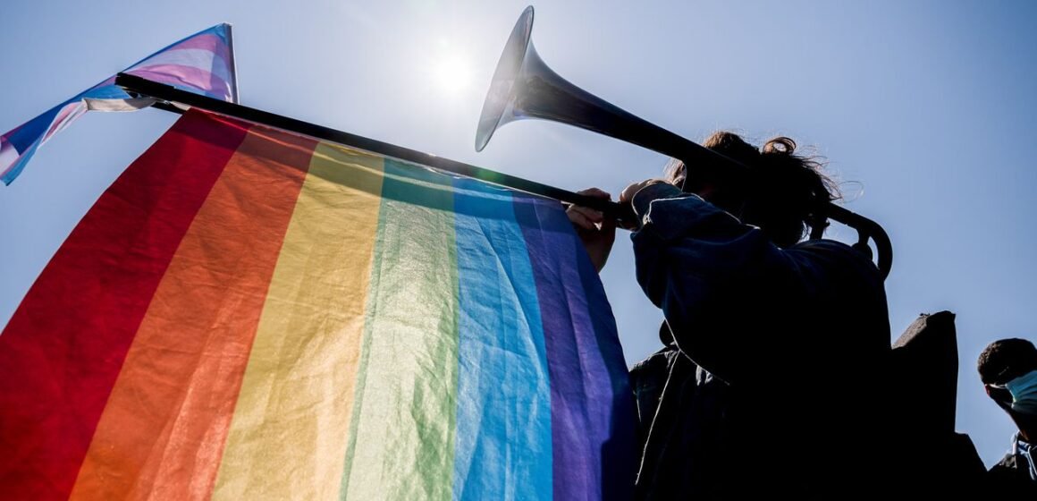 Diputados españoles aprobaron la ley trans