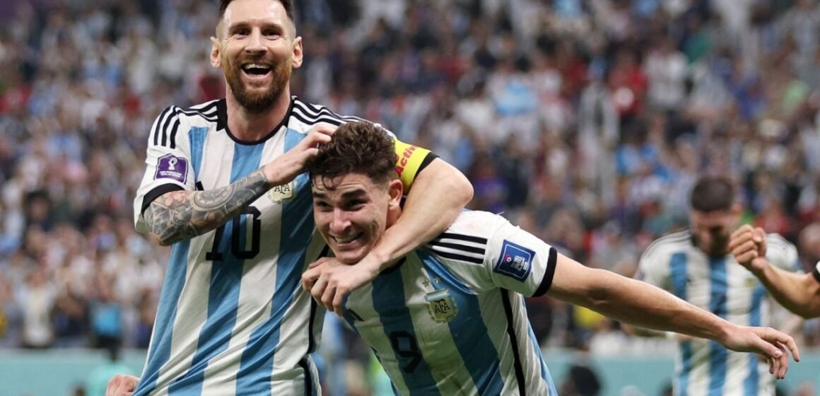 Lionel Messi y Julián Álvarez, nominados por la FIFA al premio The Best